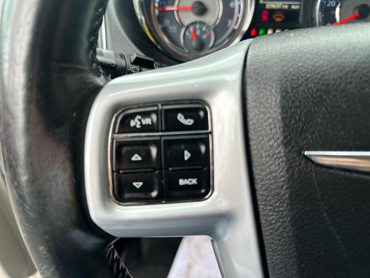 Chrysler Town & Country 4dr Wgn Touring-L 2013