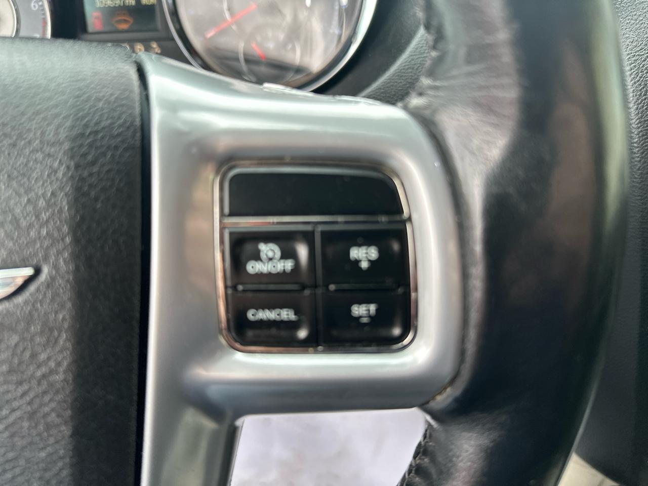 Chrysler Town & Country 4dr Wgn Touring-L 2013