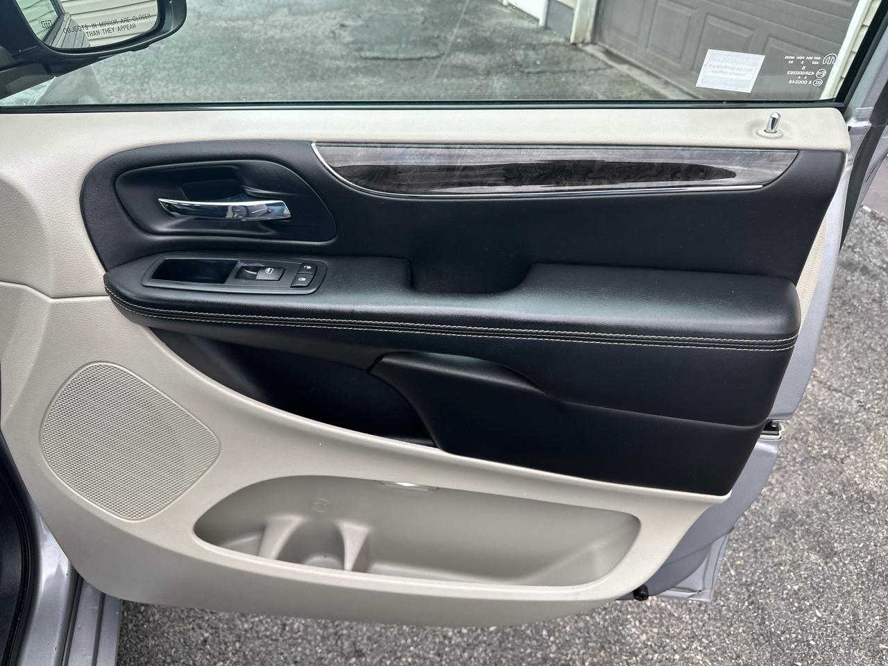 Chrysler Town & Country 4dr Wgn Touring-L 2013