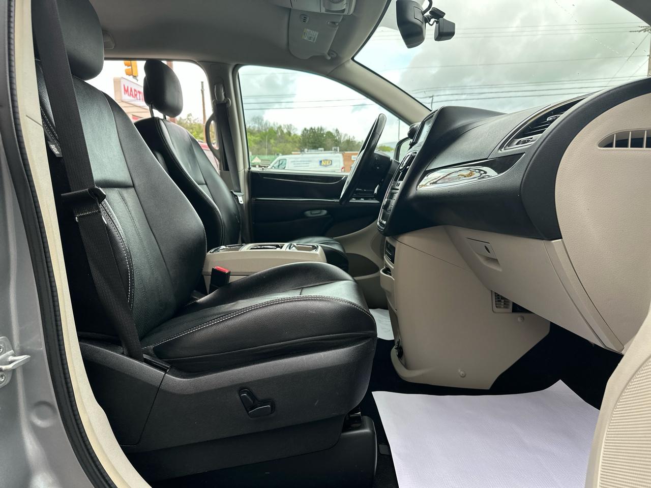 Chrysler Town & Country 4dr Wgn Touring-L 2013