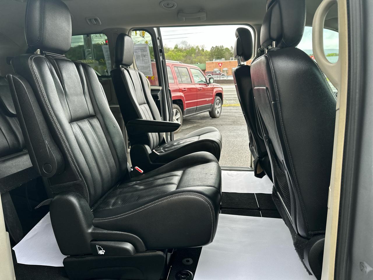 Chrysler Town & Country 4dr Wgn Touring-L 2013