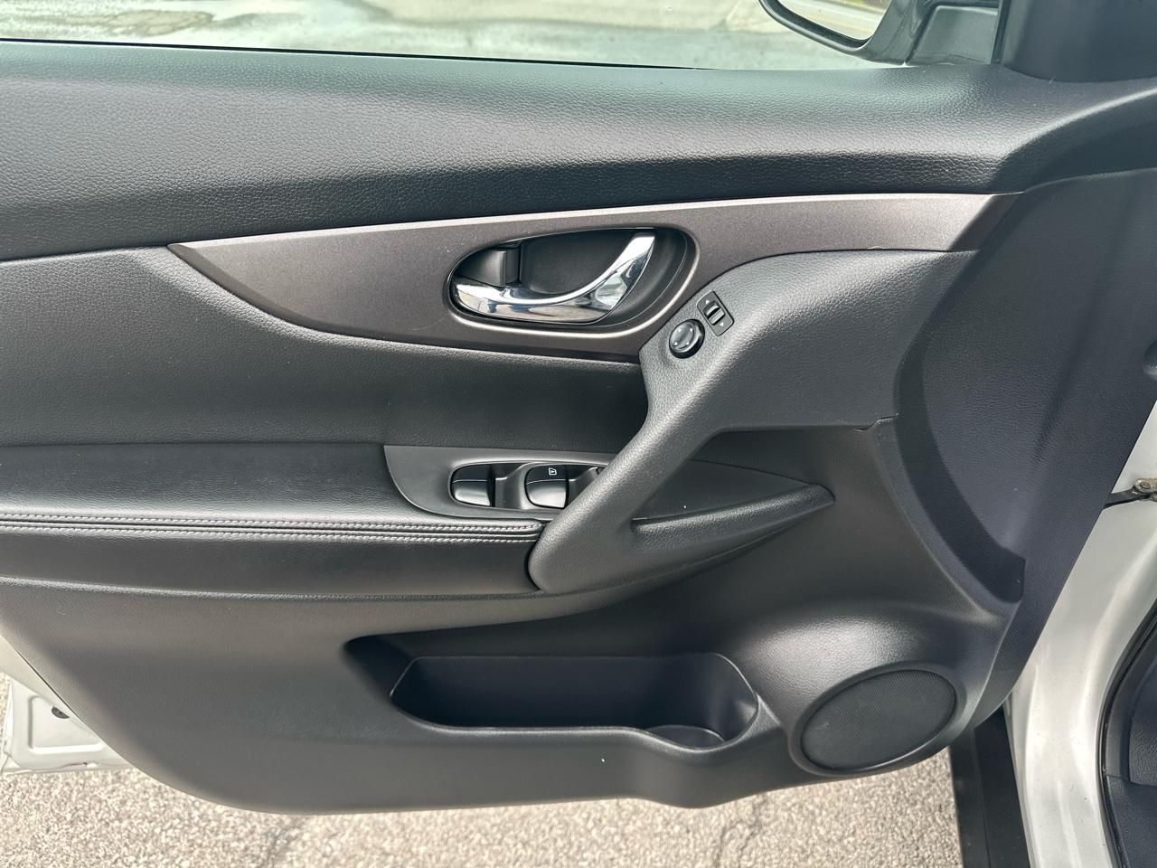 Nissan Rogue AWD 4dr SV 2016
