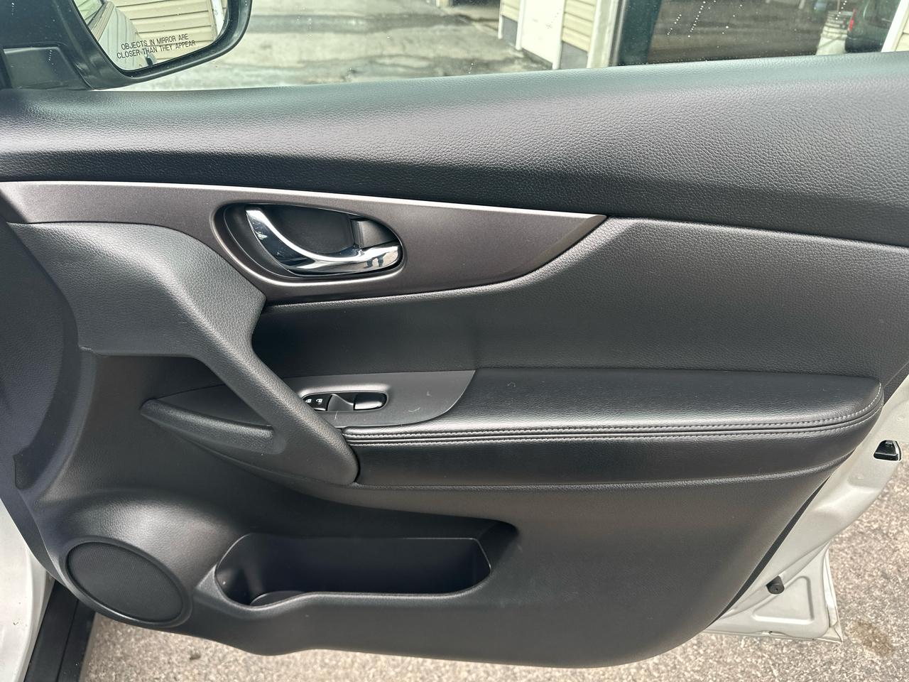 Nissan Rogue AWD 4dr SV 2016