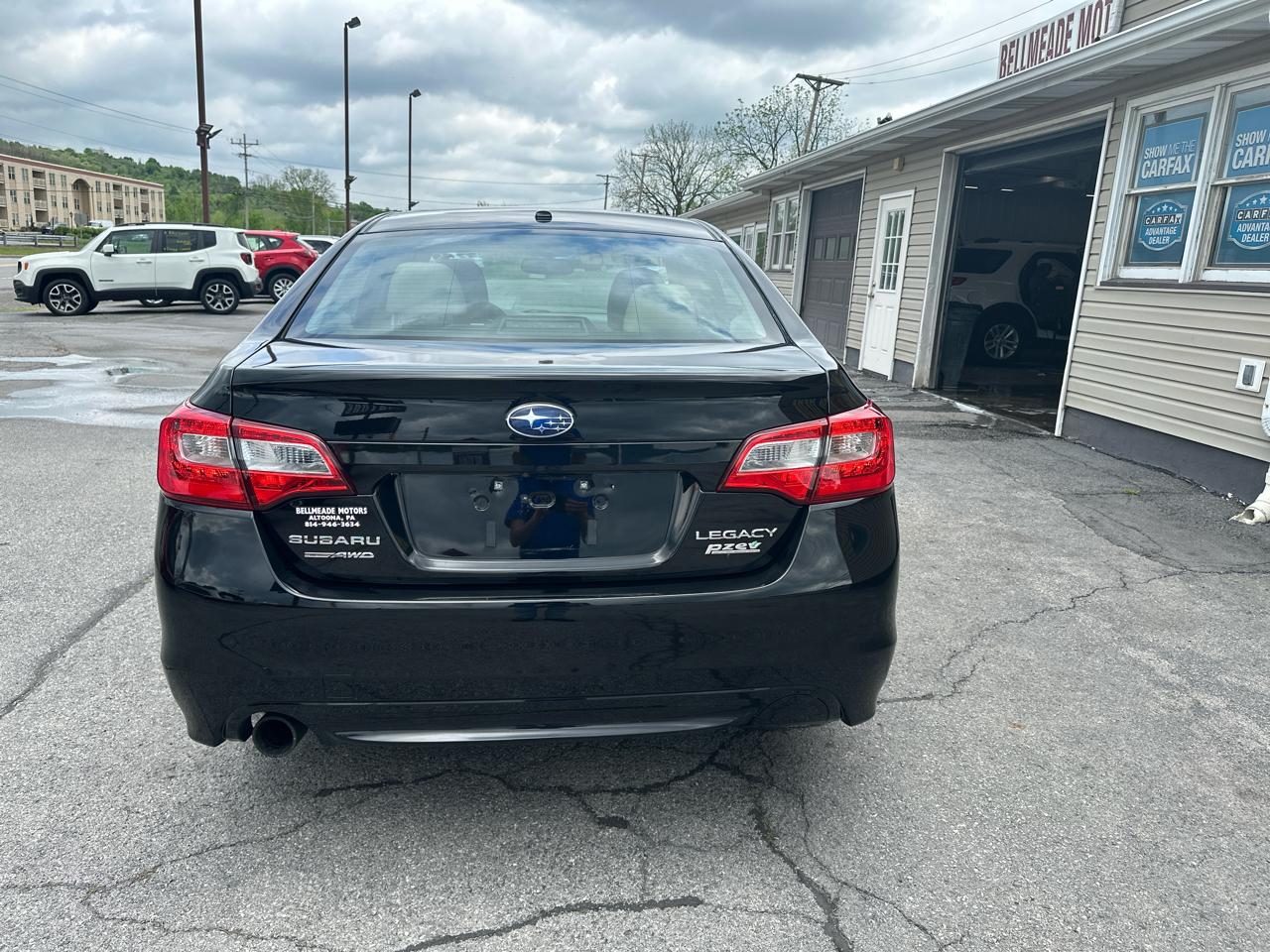 Subaru Legacy 4dr Sdn 2.5i Limited PZEV 2015