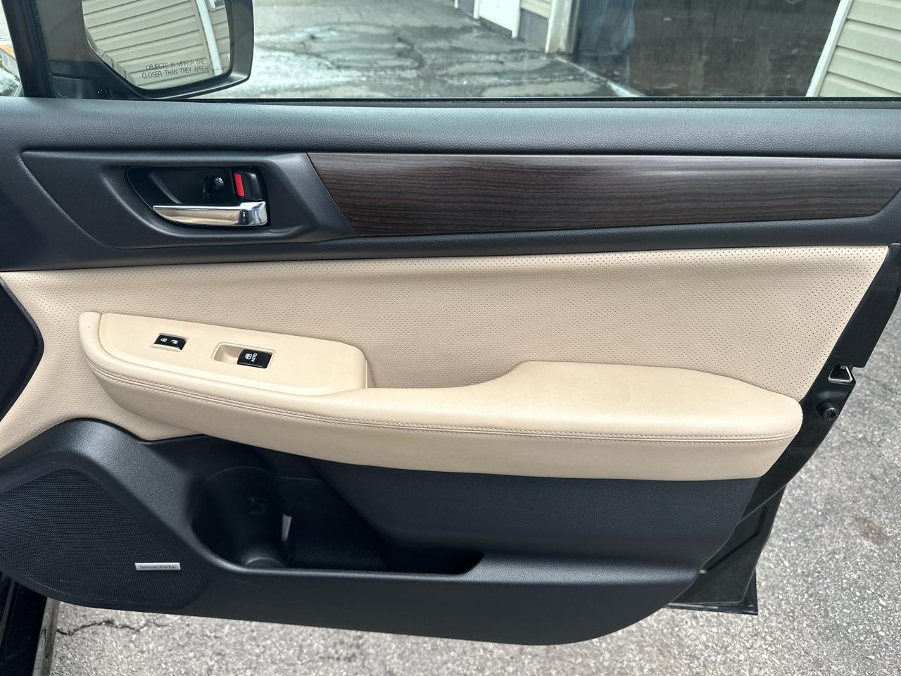 Subaru Legacy 4dr Sdn 2.5i Limited PZEV 2015