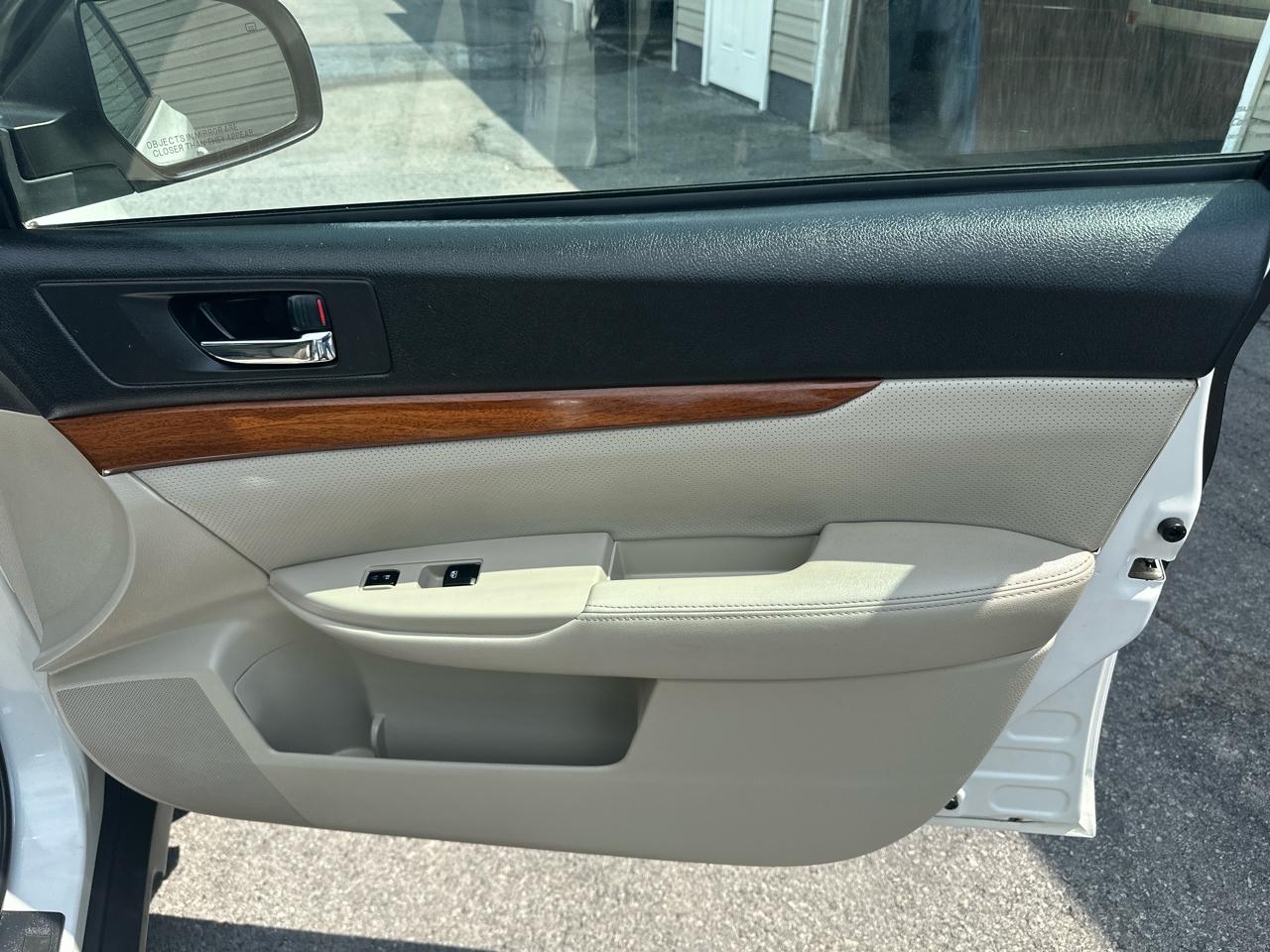 Subaru Outback 4dr Wgn H4 Auto 2.5i Limited 2014