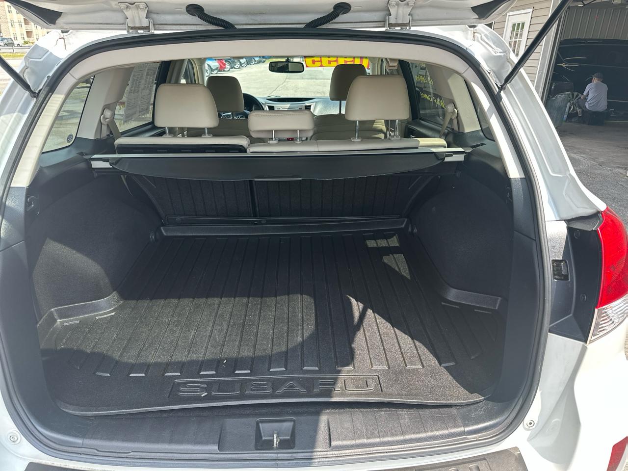 Subaru Outback 4dr Wgn H4 Auto 2.5i Limited 2014