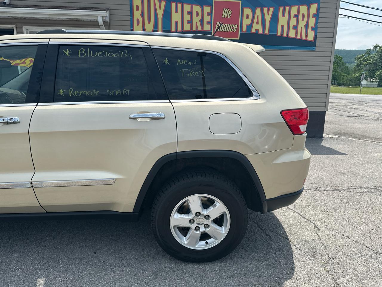 Jeep Grand Cherokee 4WD 4dr Laredo 2011