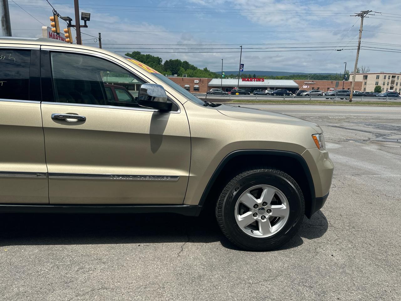 Jeep Grand Cherokee 4WD 4dr Laredo 2011