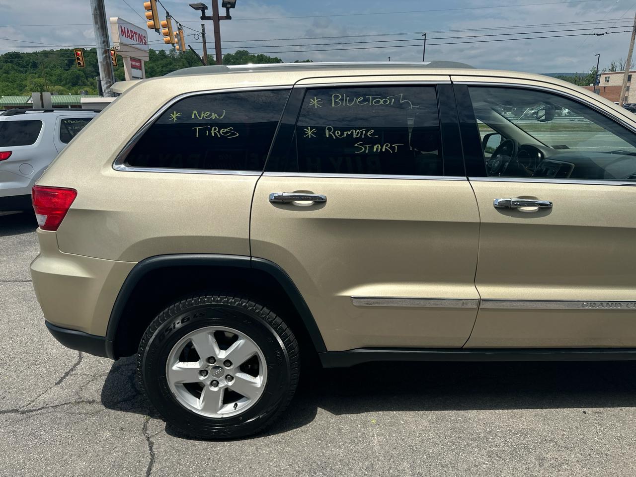 Jeep Grand Cherokee 4WD 4dr Laredo 2011