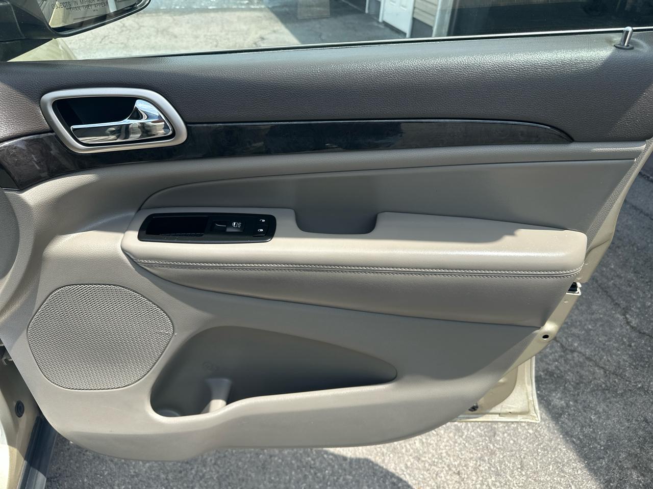 Jeep Grand Cherokee 4WD 4dr Laredo 2011