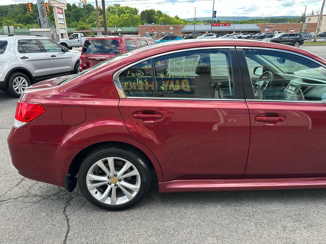 Subaru Legacy 4dr Sdn H4 Auto 2.5i Premium 2013