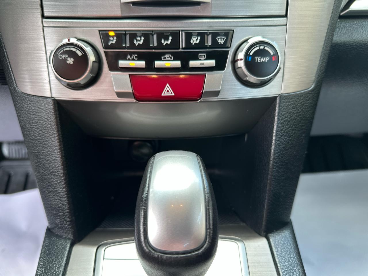 Subaru Legacy 4dr Sdn H4 Auto 2.5i Premium 2013
