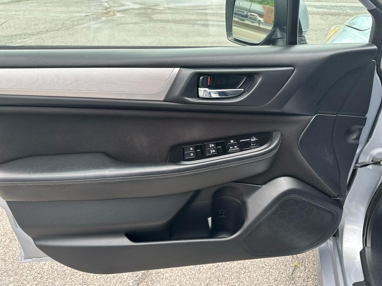 Subaru Legacy 4dr Sdn 2.5i Premium PZEV 2015