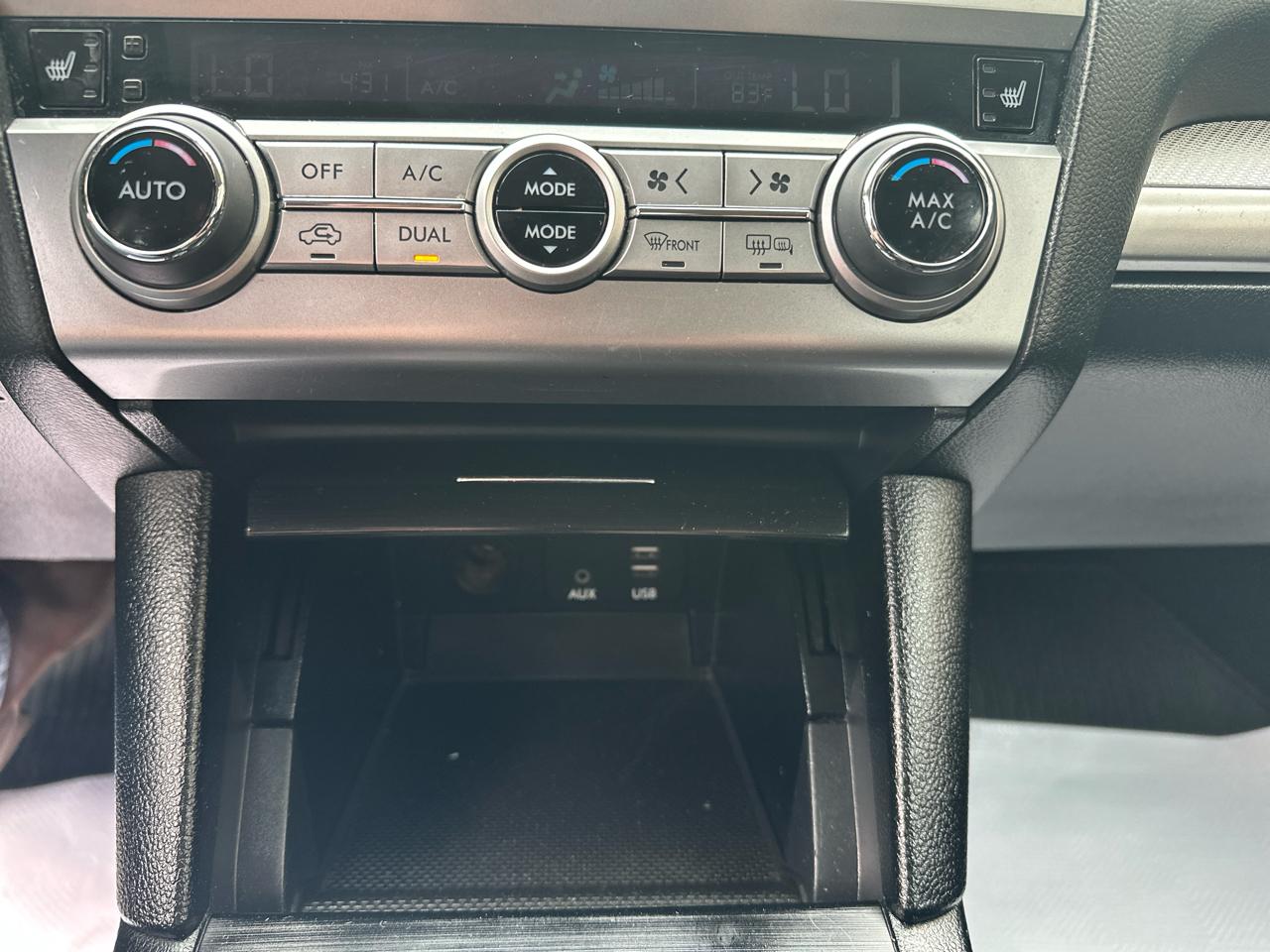 Subaru Legacy 4dr Sdn 2.5i Premium PZEV 2015