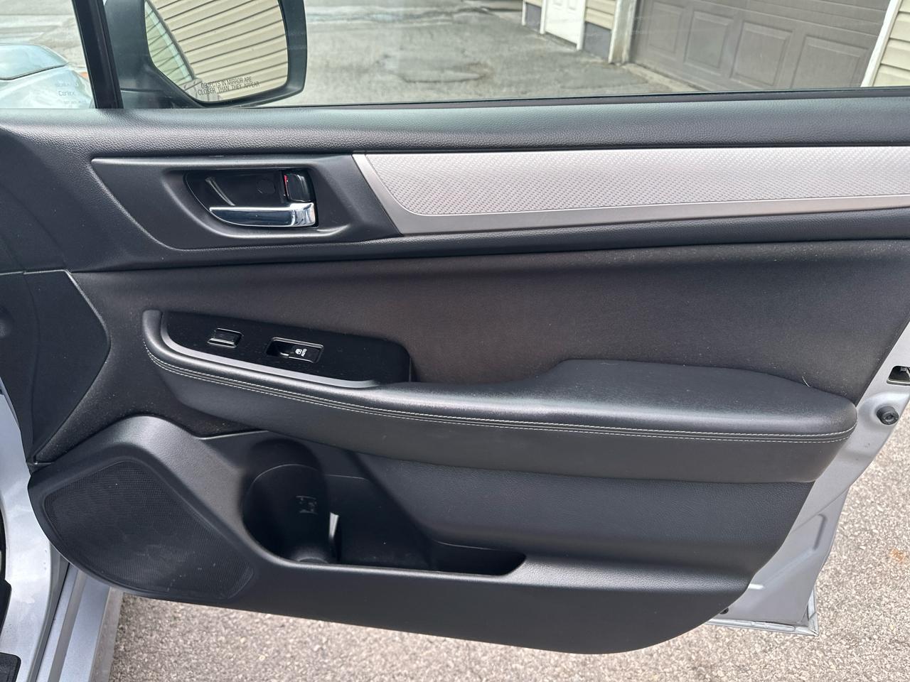 Subaru Legacy 4dr Sdn 2.5i Premium PZEV 2015