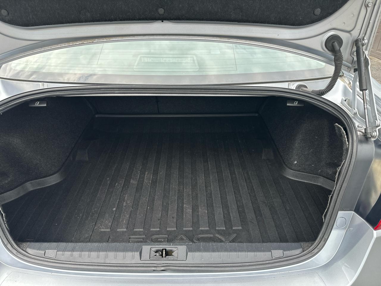 Subaru Legacy 4dr Sdn 2.5i Premium PZEV 2015