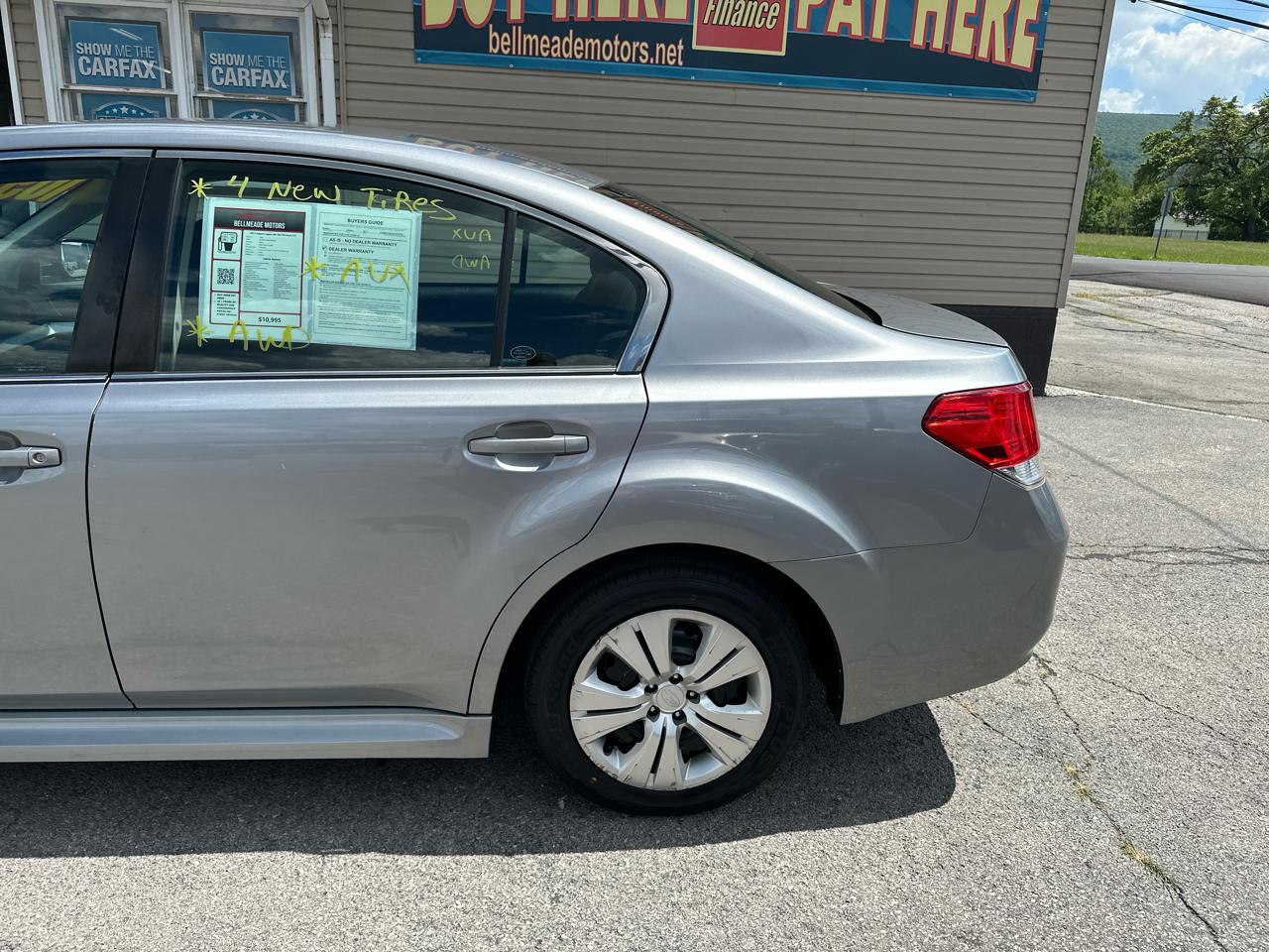 Subaru Legacy 4dr Sdn H4 Auto 2.5i 2011