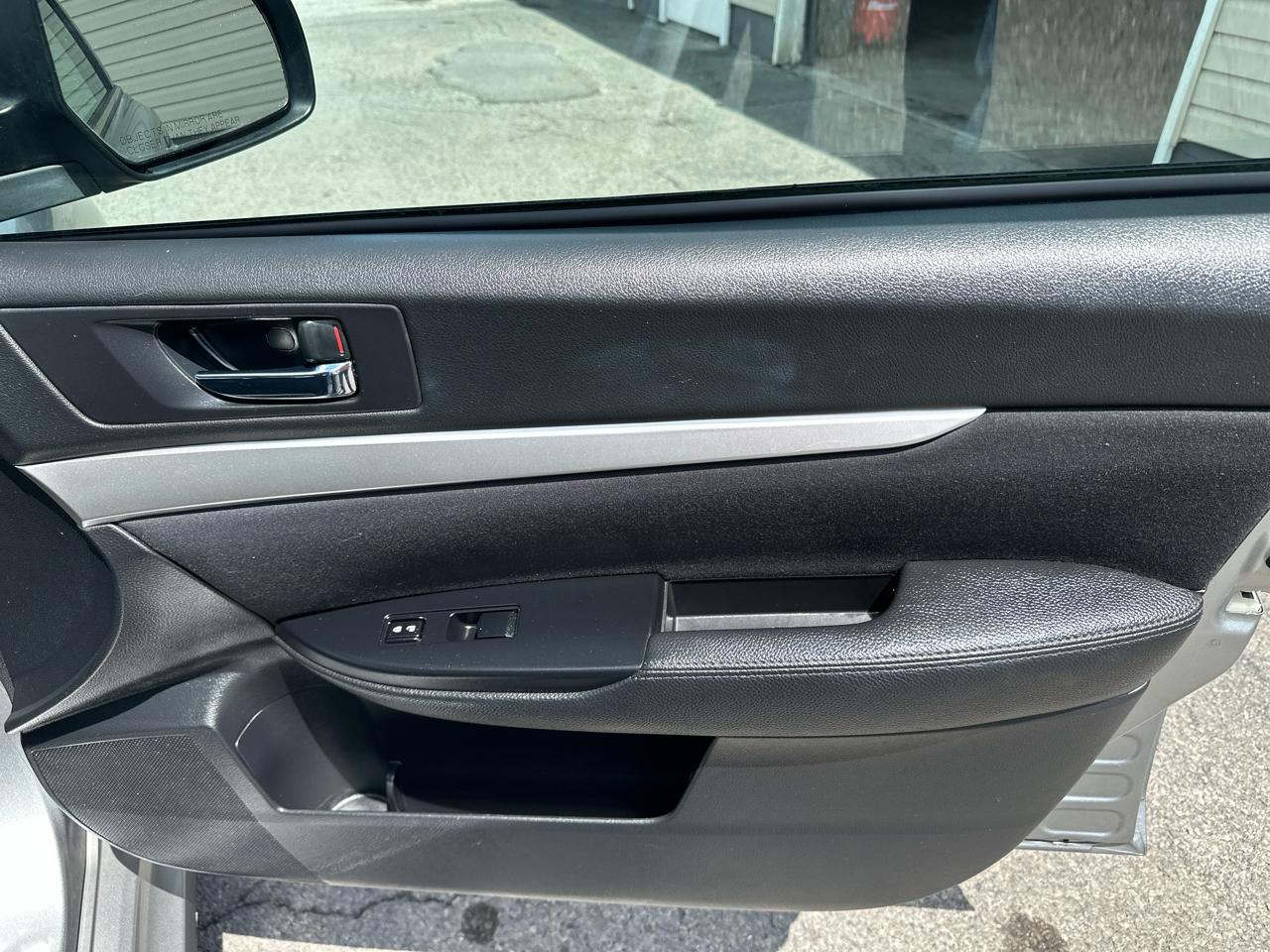 Subaru Legacy 4dr Sdn H4 Auto 2.5i 2011