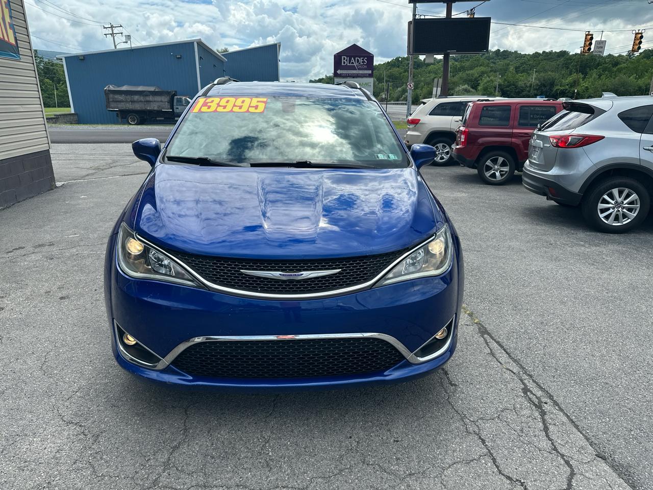 Chrysler Pacifica Touring L FWD 2019