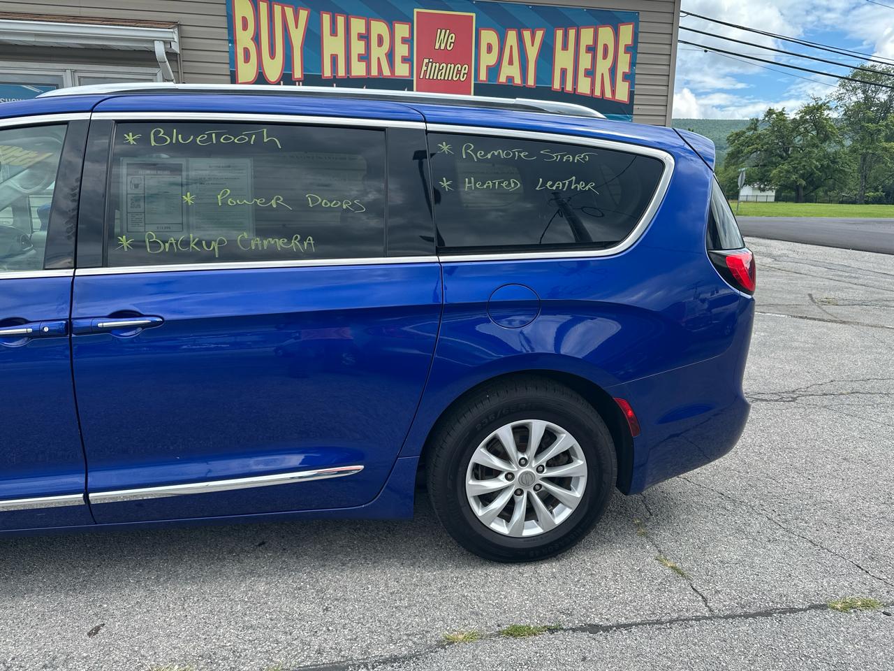 Chrysler Pacifica Touring L FWD 2019