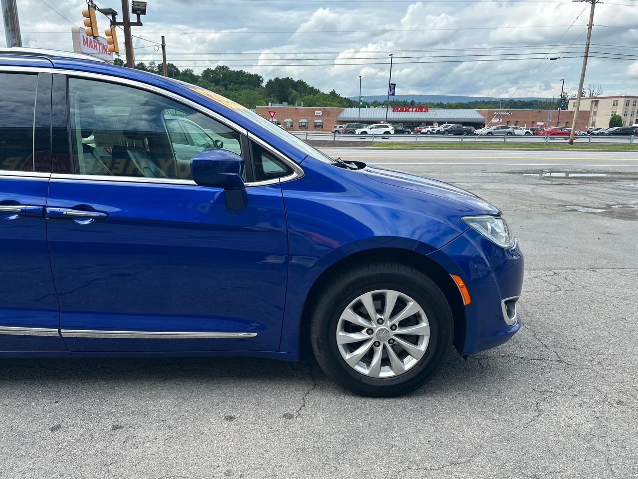 Chrysler Pacifica Touring L FWD 2019