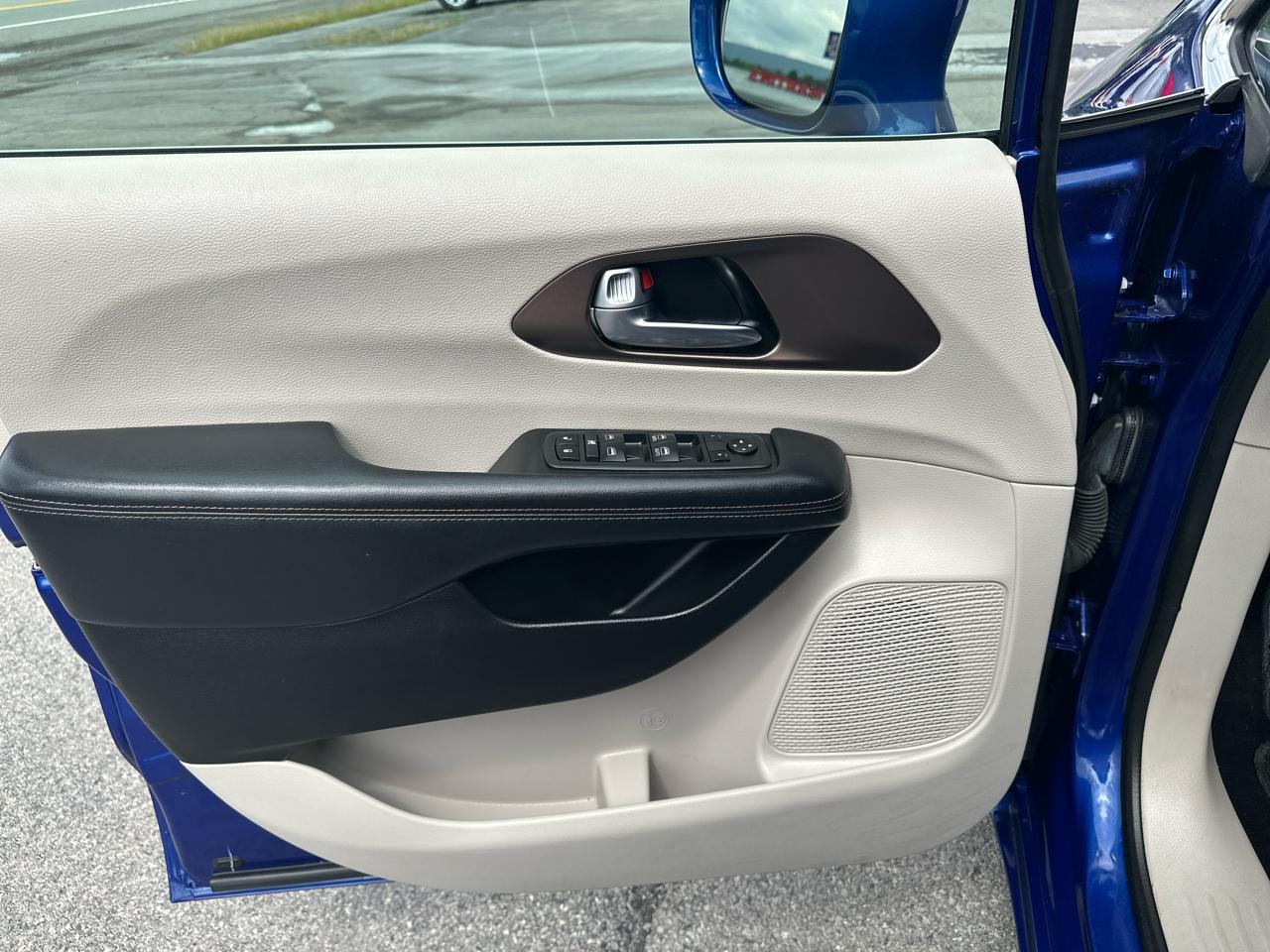 Chrysler Pacifica Touring L FWD 2019