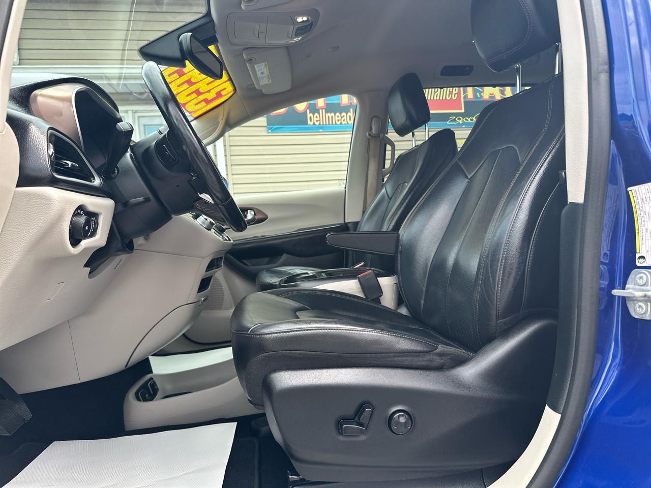 Chrysler Pacifica Touring L FWD 2019