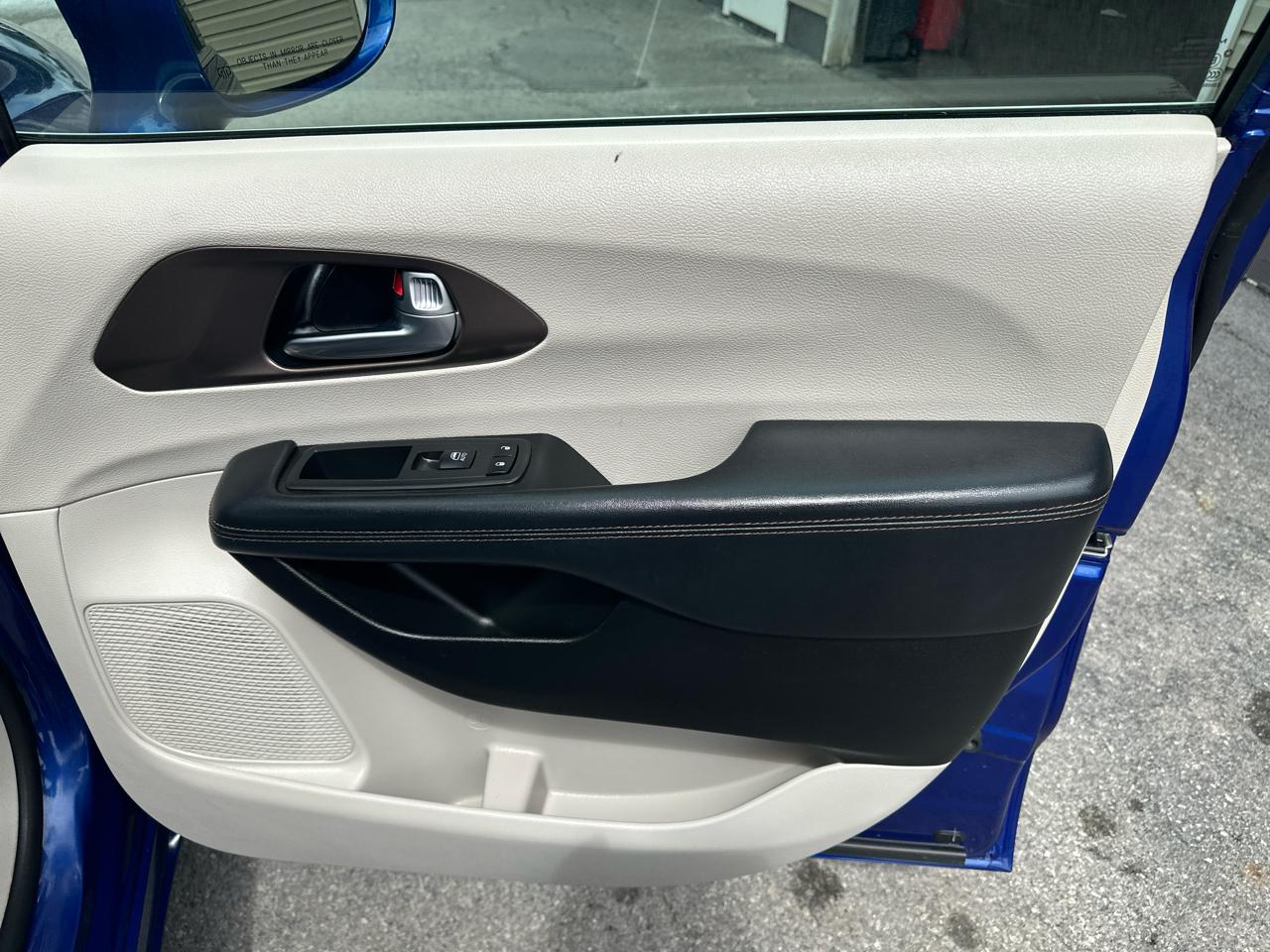 Chrysler Pacifica Touring L FWD 2019
