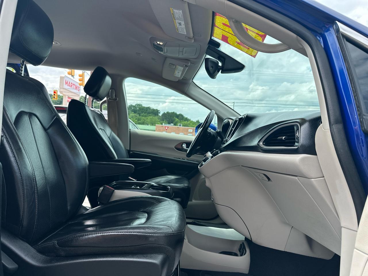 Chrysler Pacifica Touring L FWD 2019