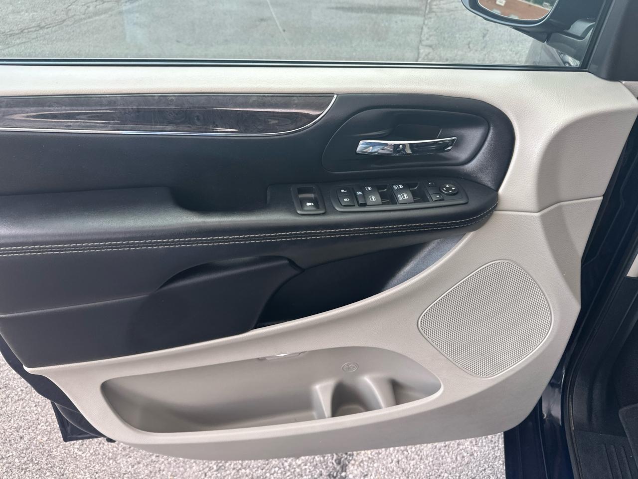 Chrysler Town & Country 4dr Wgn Touring 2016