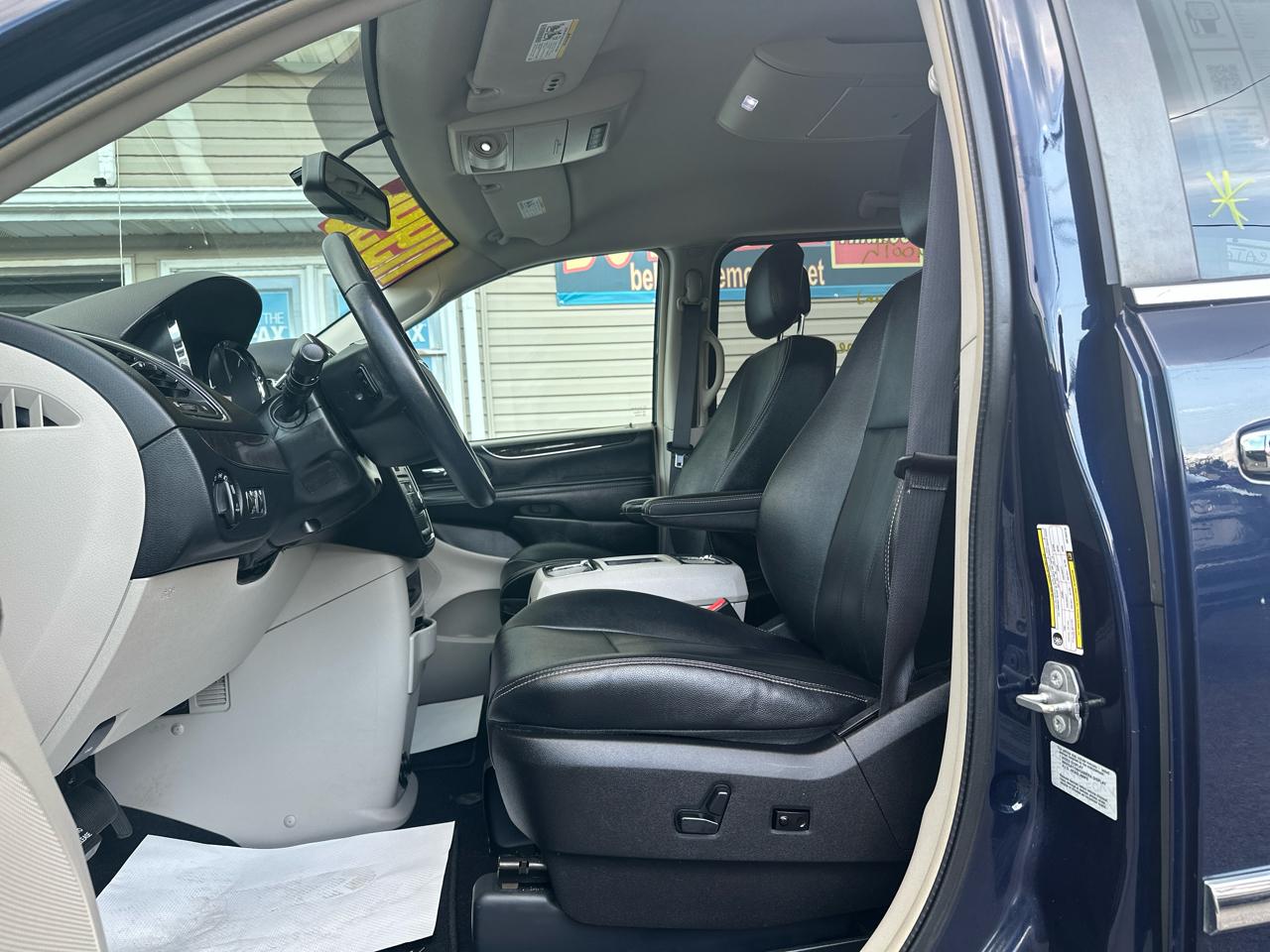 Chrysler Town & Country 4dr Wgn Touring 2016