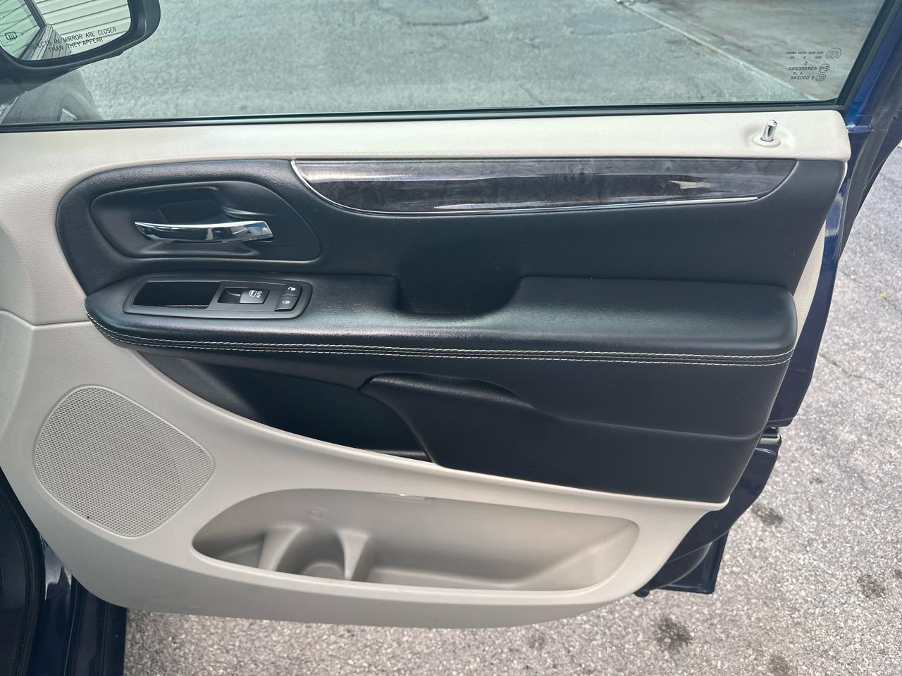 Chrysler Town & Country 4dr Wgn Touring 2016