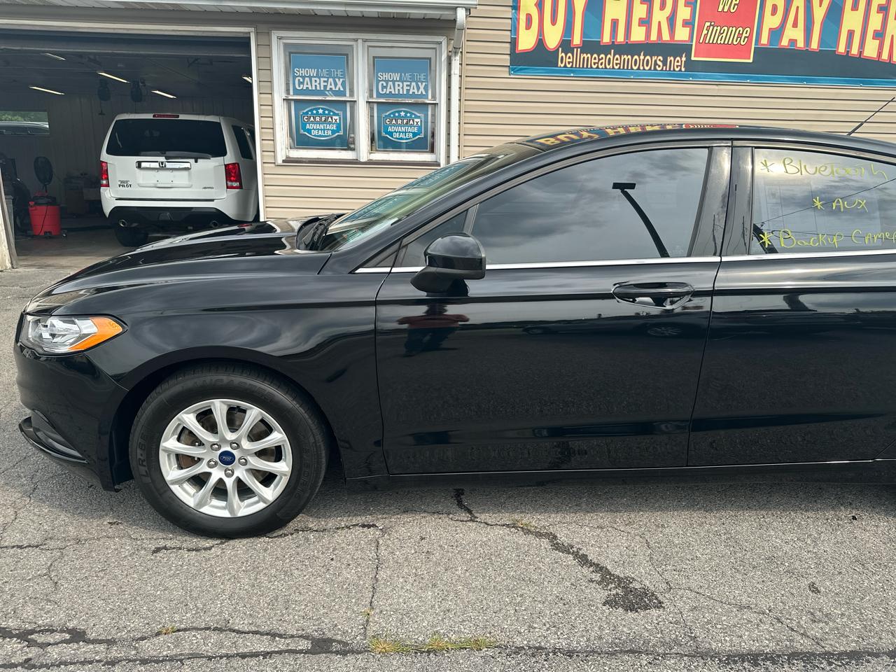 Ford Fusion S FWD 2017