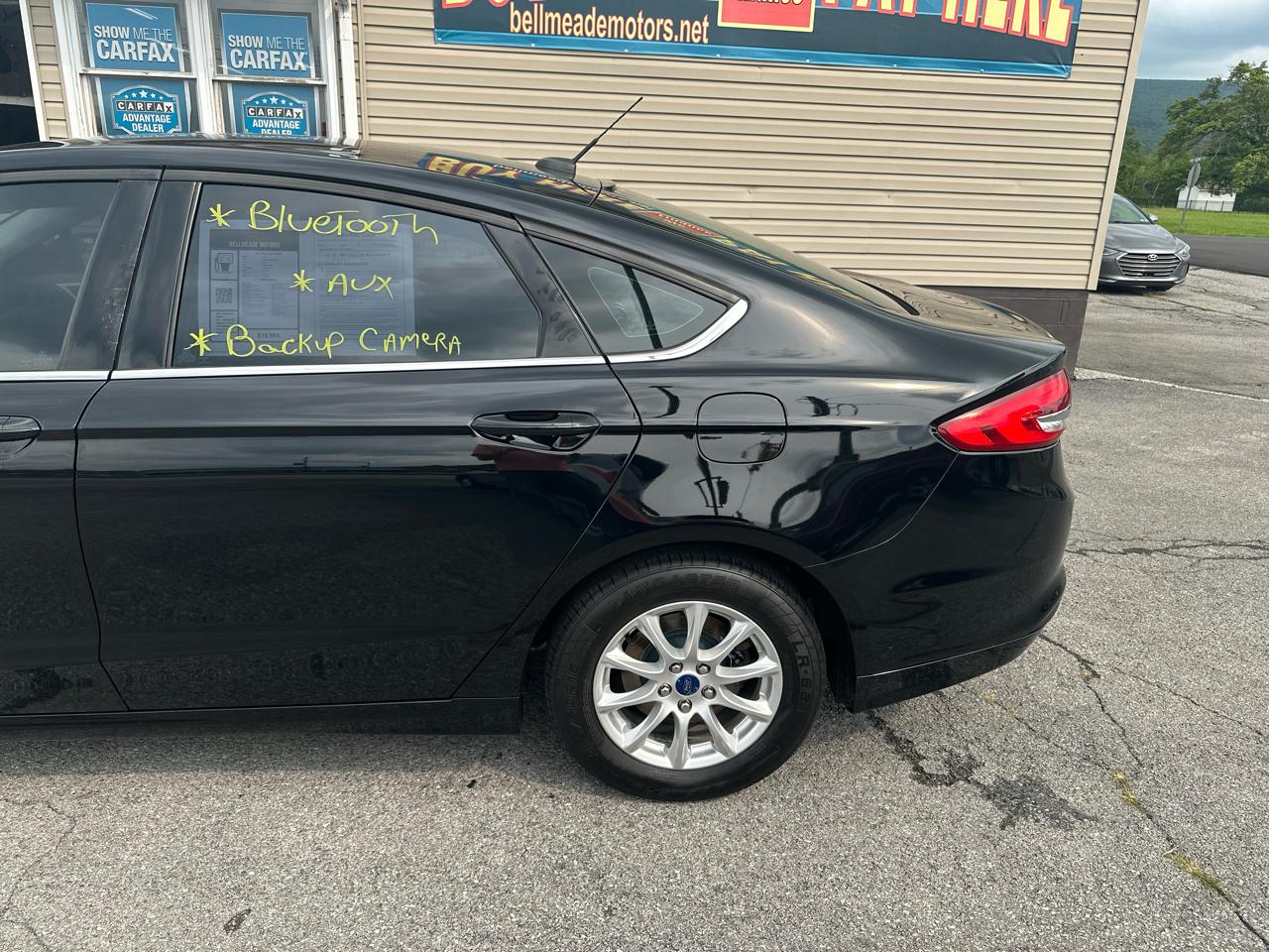 Ford Fusion S FWD 2017