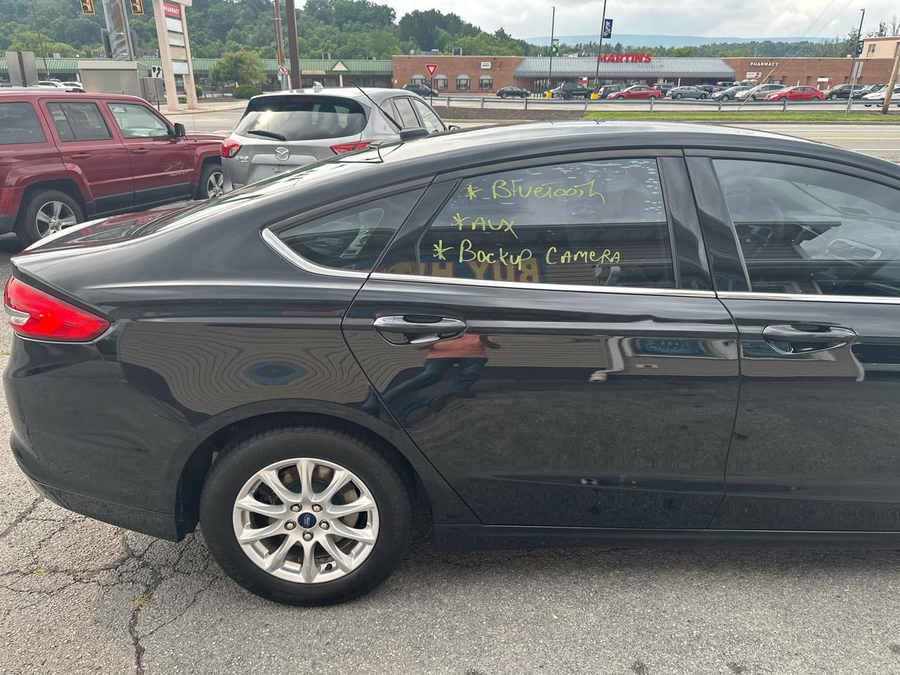 Ford Fusion S FWD 2017