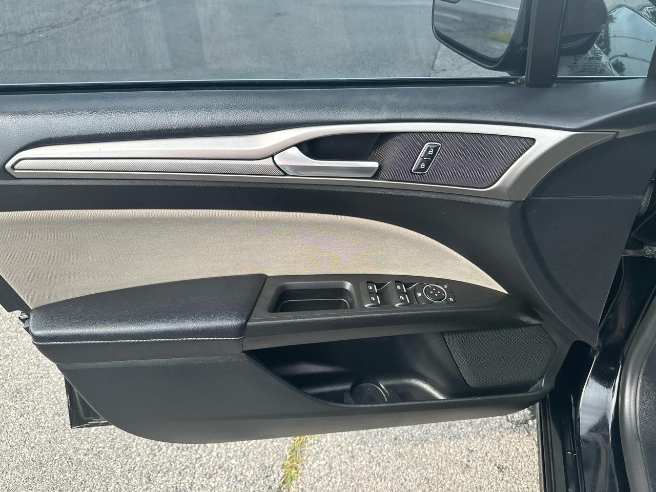 Ford Fusion S FWD 2017