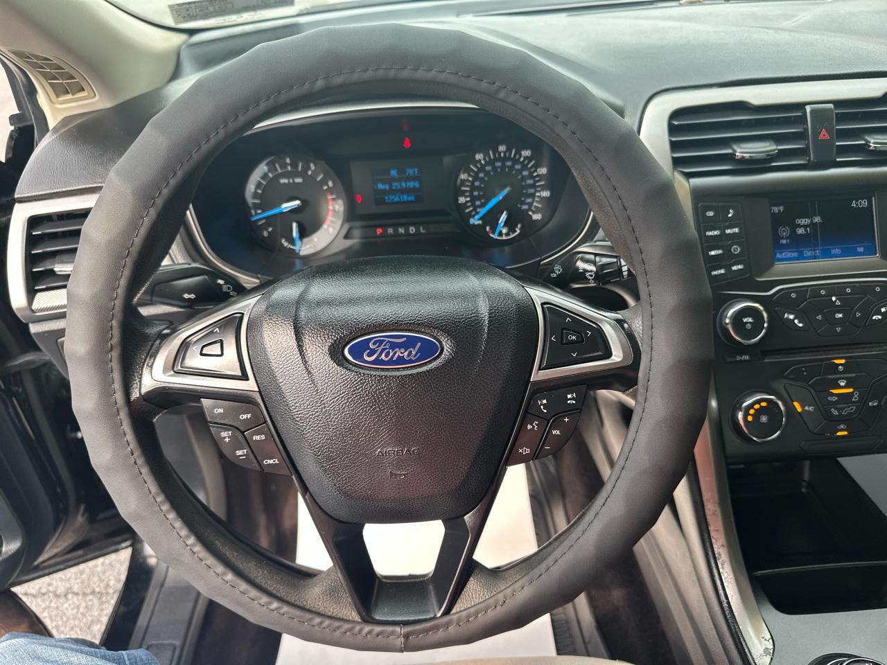 Ford Fusion S FWD 2017