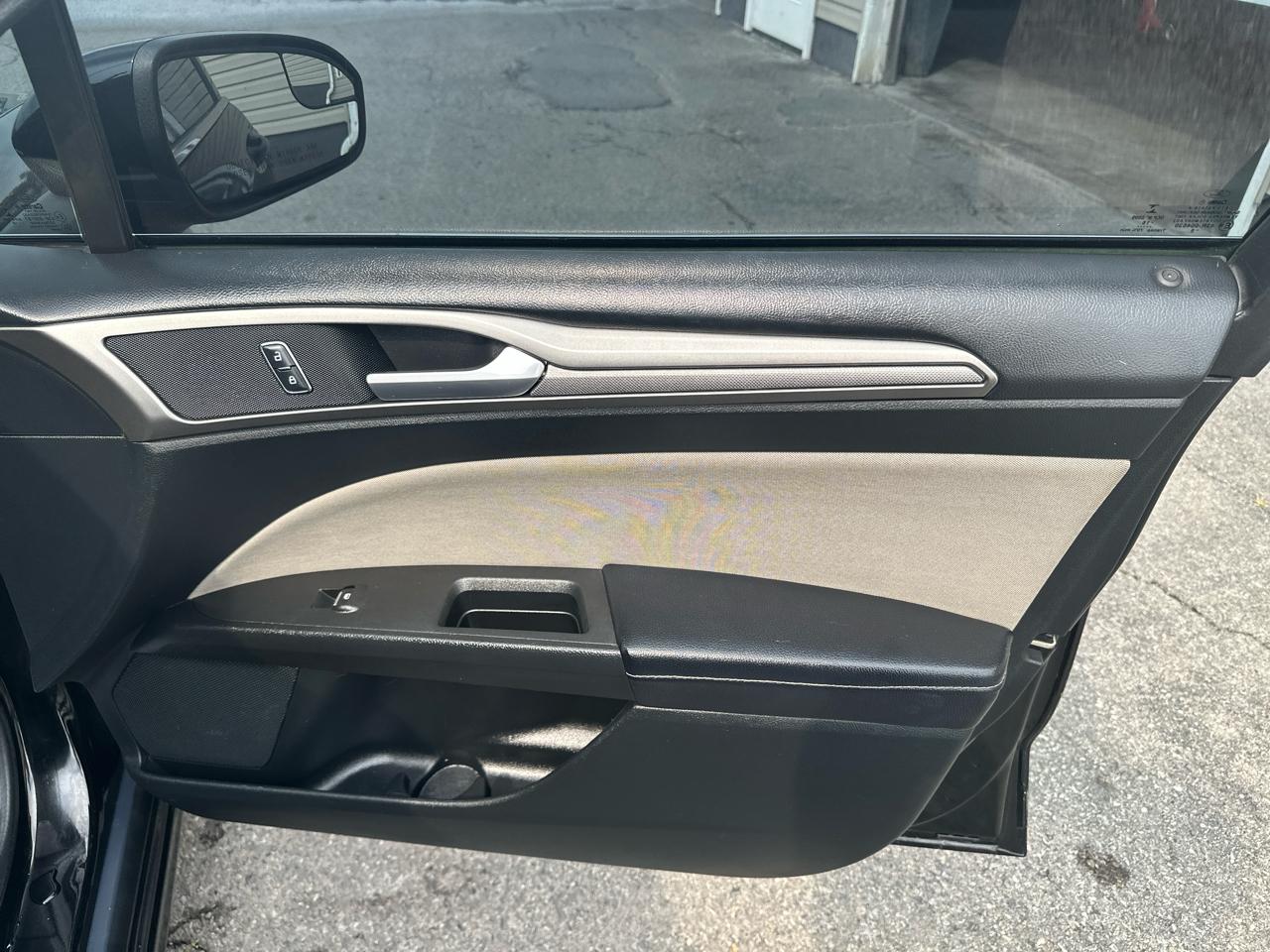 Ford Fusion S FWD 2017