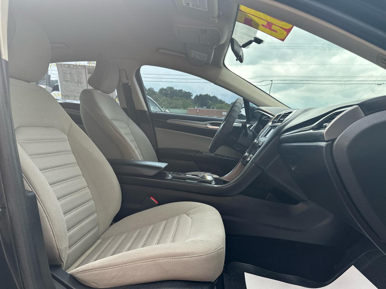 Ford Fusion S FWD 2017