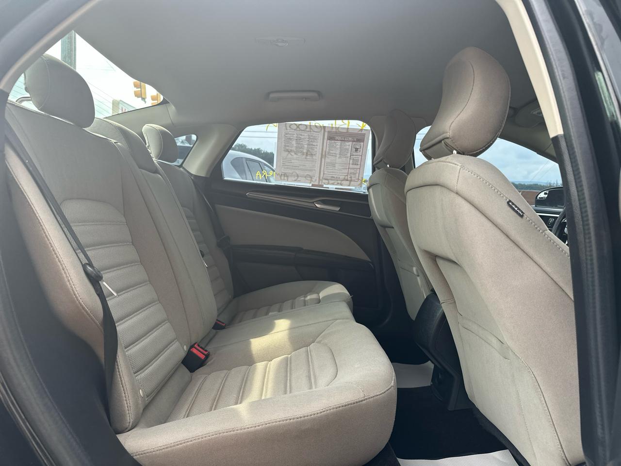 Ford Fusion S FWD 2017