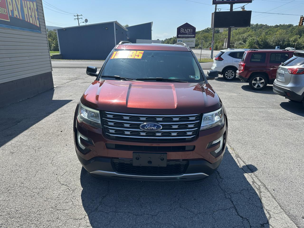 Ford Explorer photo 2