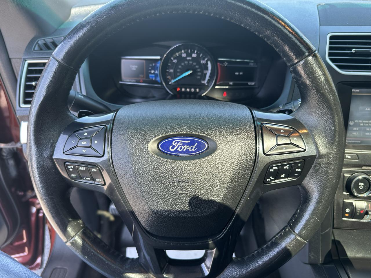Ford Explorer photo 10