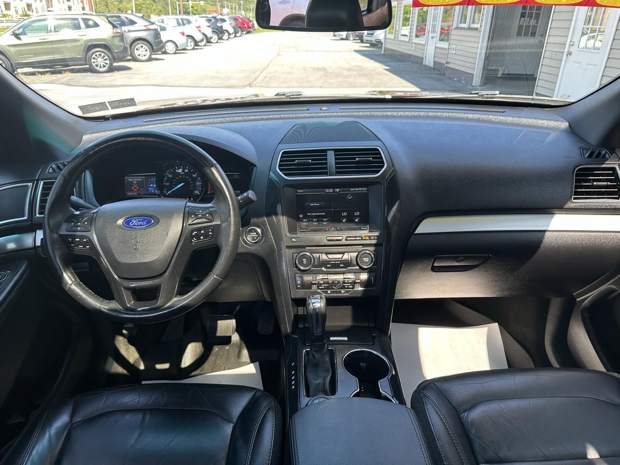 Ford Explorer photo 18