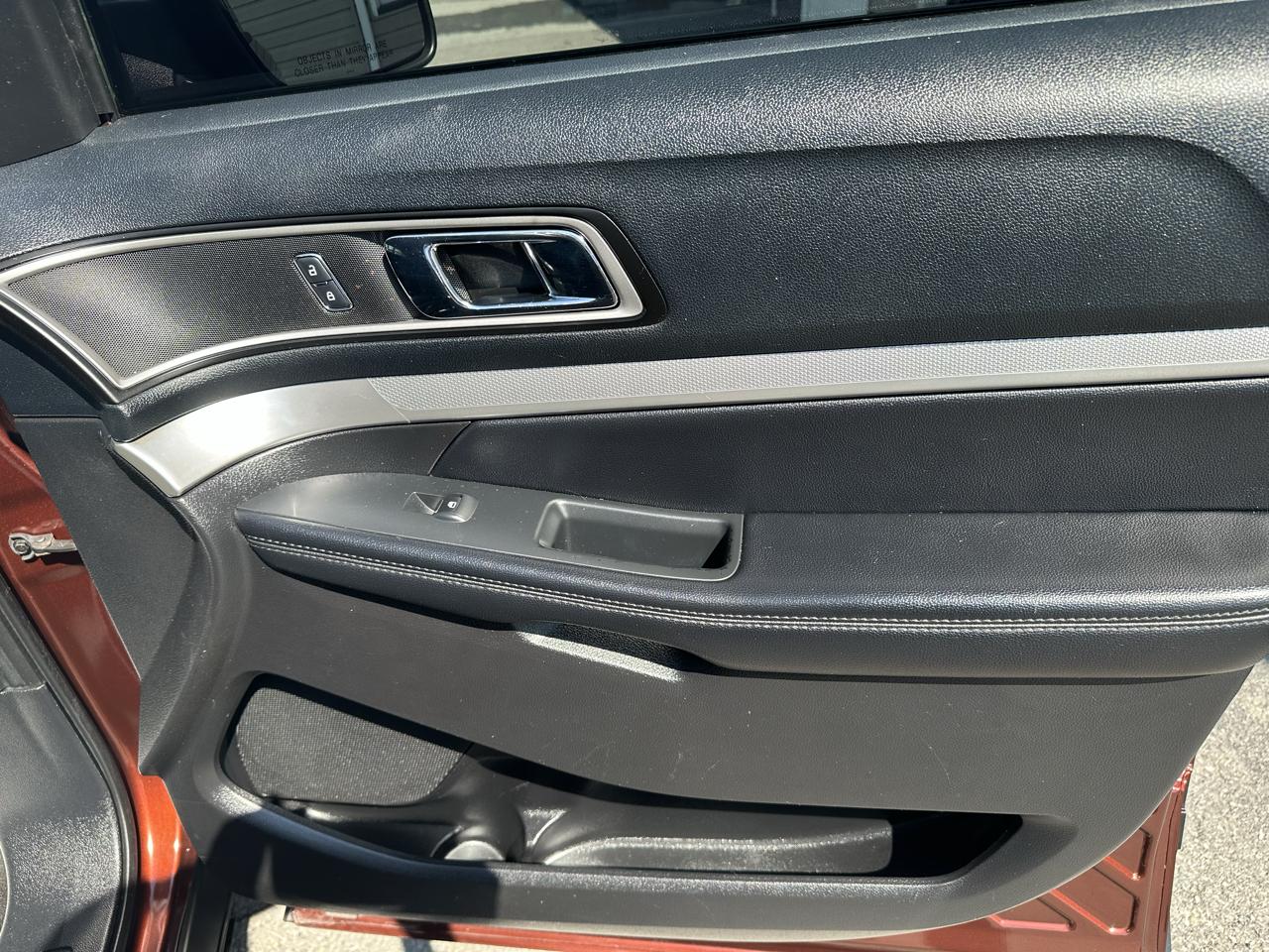 Ford Explorer photo 19