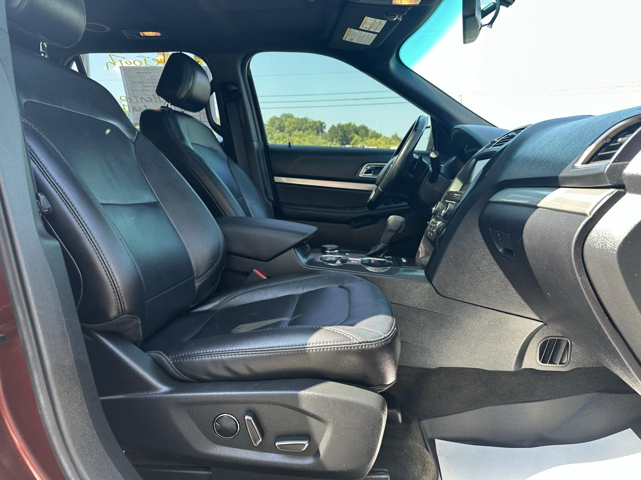 Ford Explorer photo 20