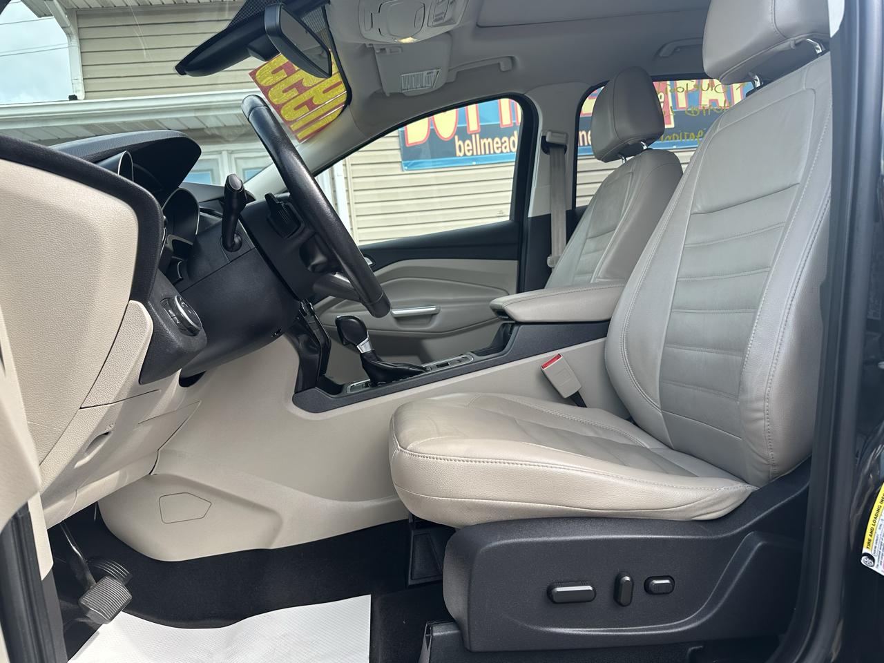 Ford Escape Titanium 4WD 2017