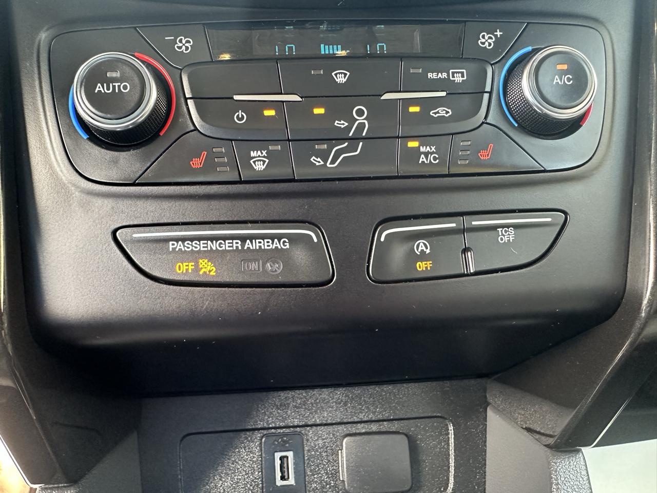 Ford Escape Titanium 4WD 2017