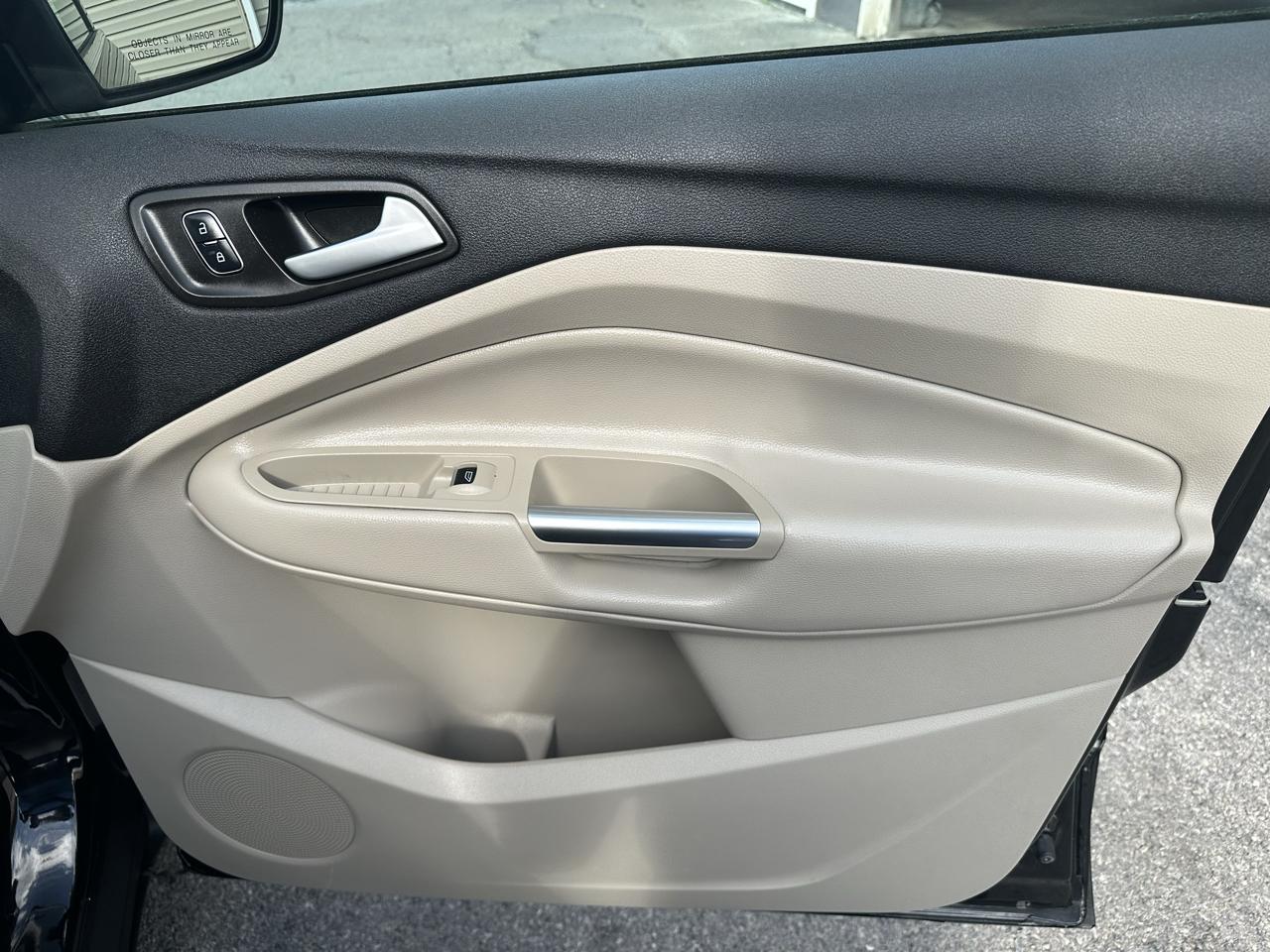 Ford Escape Titanium 4WD 2017