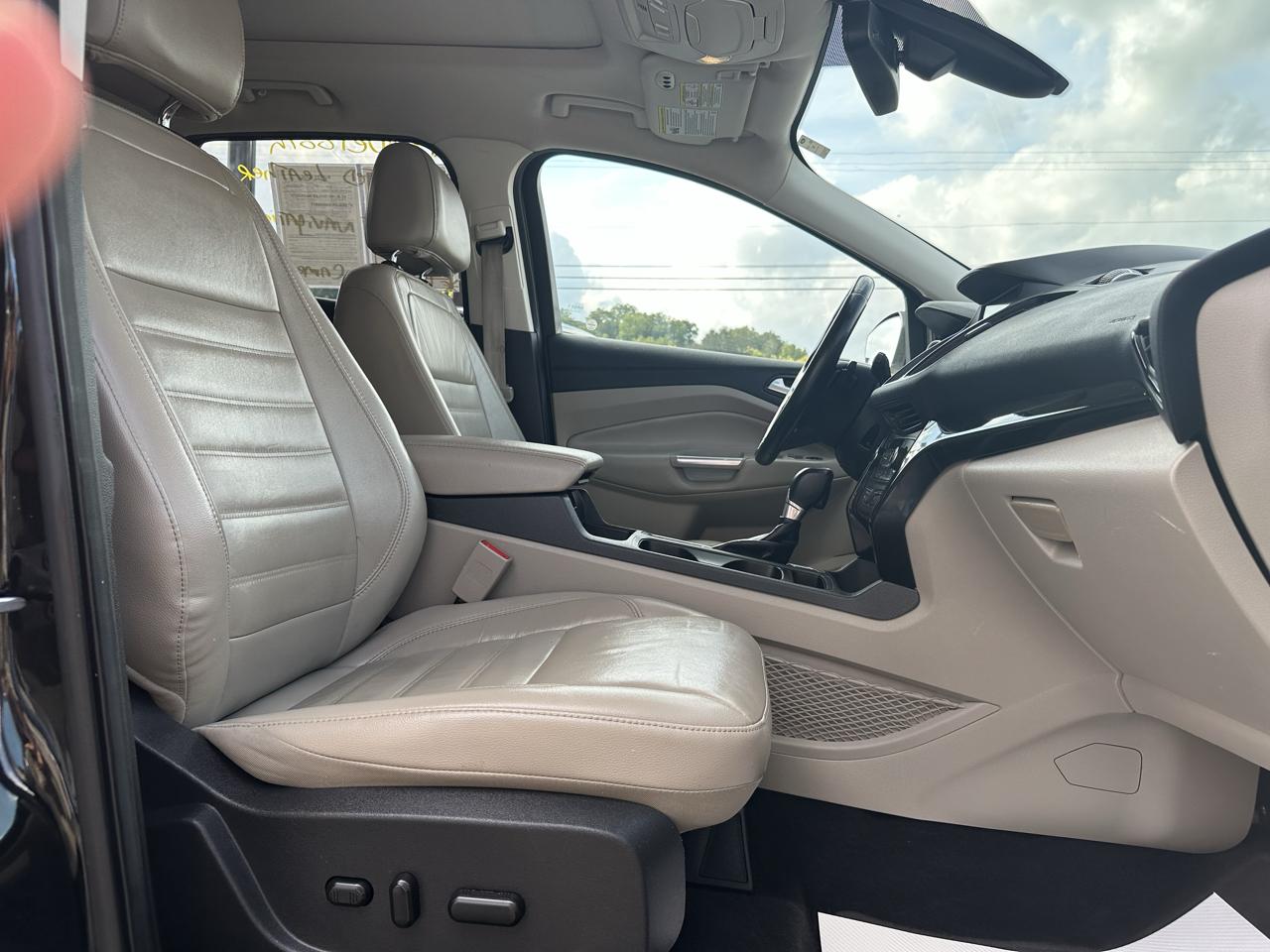 Ford Escape Titanium 4WD 2017